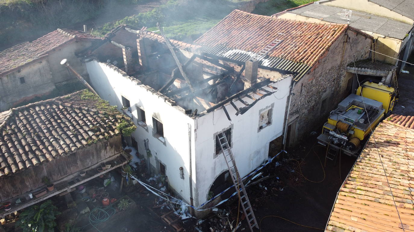 Fotos Un incendio destruye una casa en Cangas de Onís El Comercio